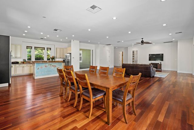 1050 Kapukaulua Pl, Paia, HI 96779