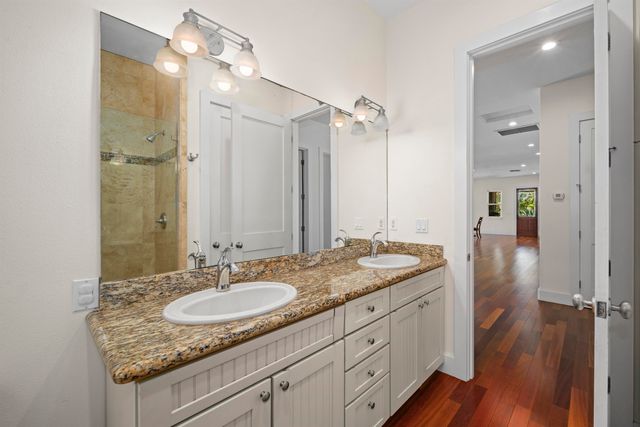 1050 Kapukaulua Pl, Paia, HI 96779