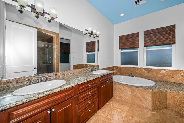 1050 Kapukaulua Pl, Paia, HI 96779