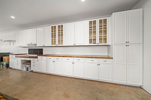 1050 Kapukaulua Pl, Paia, HI 96779