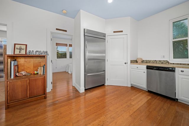 1050 Kapukaulua Pl, Paia, HI 96779