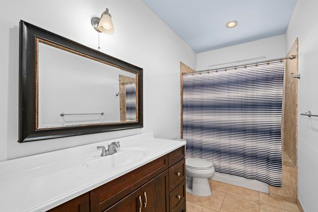 1050 Kapukaulua Pl, Paia, HI 96779