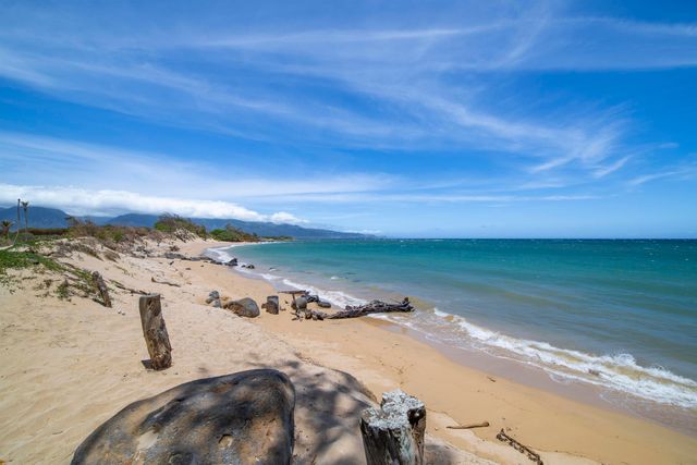 1050 Kapukaulua Pl, Paia, HI 96779