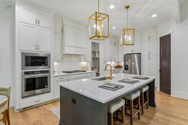9110 Greenway Court, Gainesville, GA 30506