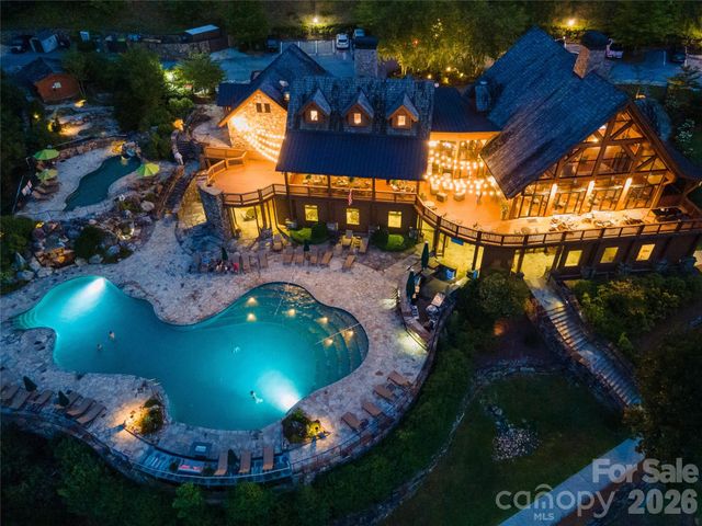 762 Scarlet Oak Road, Tuckasegee, NC 28783