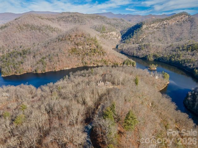 762 Scarlet Oak Road, Tuckasegee, NC 28783