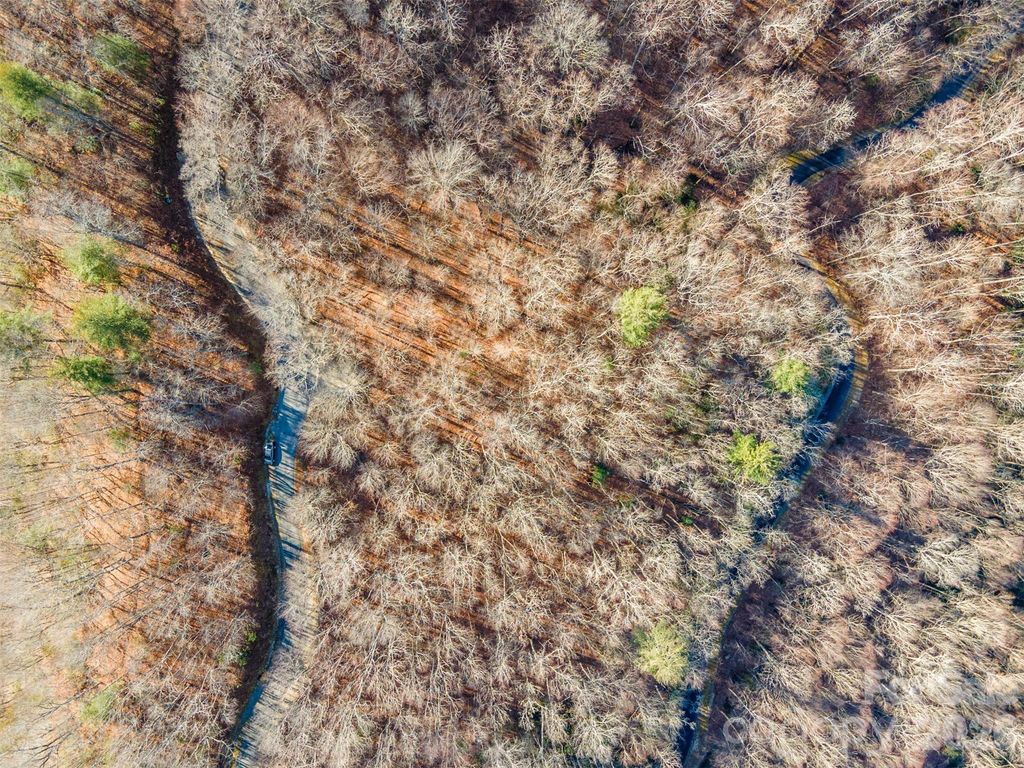 762 Scarlet Oak Road, Tuckasegee, NC 28783