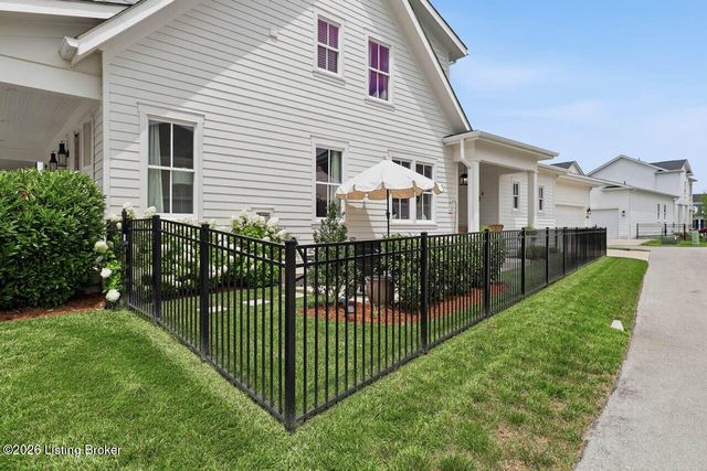 6108 Starflower St, Prospect, KY 40059