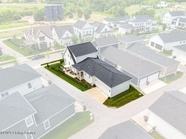 6108 Starflower St, Prospect, KY 40059