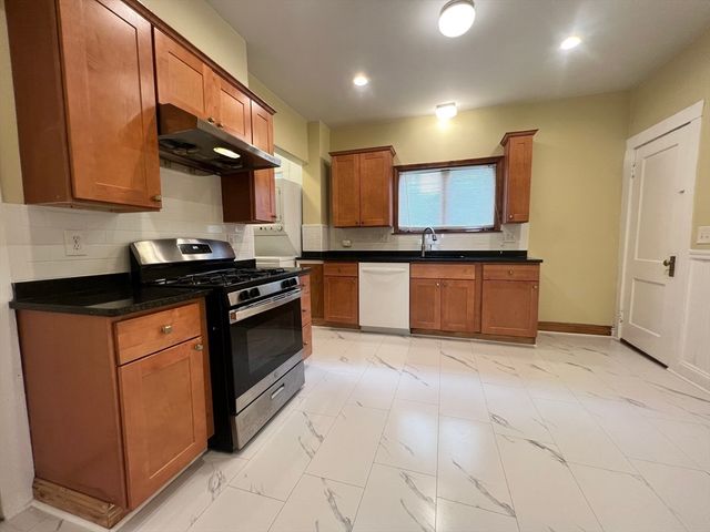 36 Golden 1, Medford, MA 02155