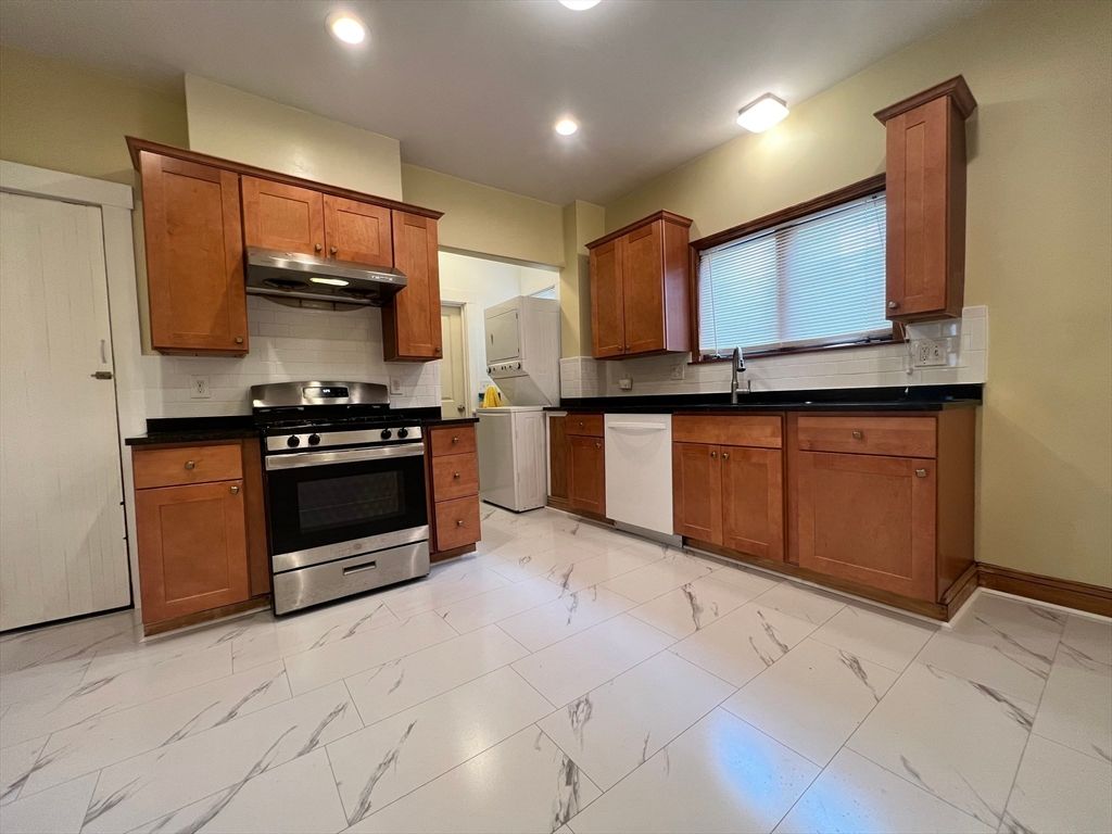 36 Golden 1, Medford, MA 02155