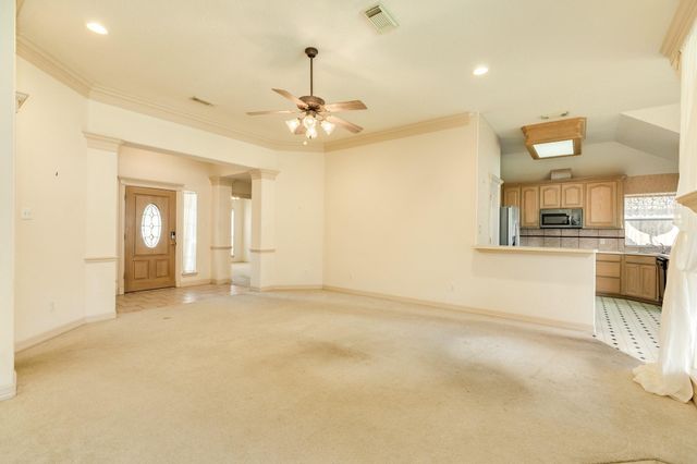 117 Jamestown Avenue, Clute, TX 77531