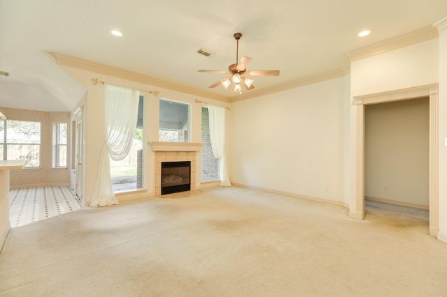 117 Jamestown Avenue, Clute, TX 77531