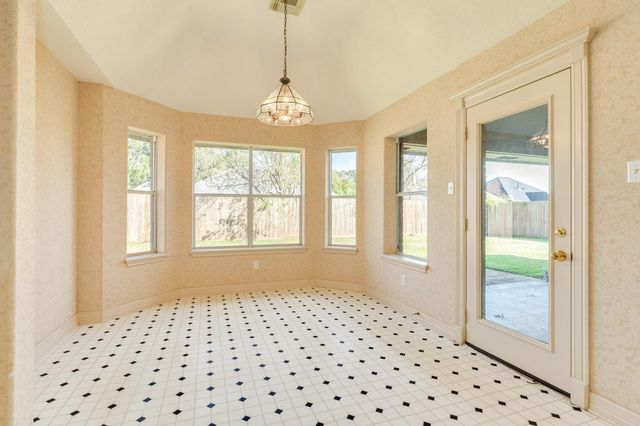 117 Jamestown Avenue, Clute, TX 77531