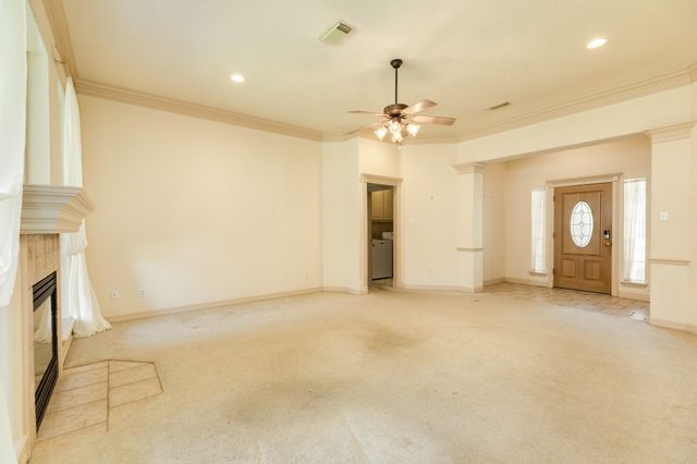 117 Jamestown Avenue, Clute, TX 77531