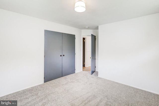 2020 WINDING RD, York, PA 17408