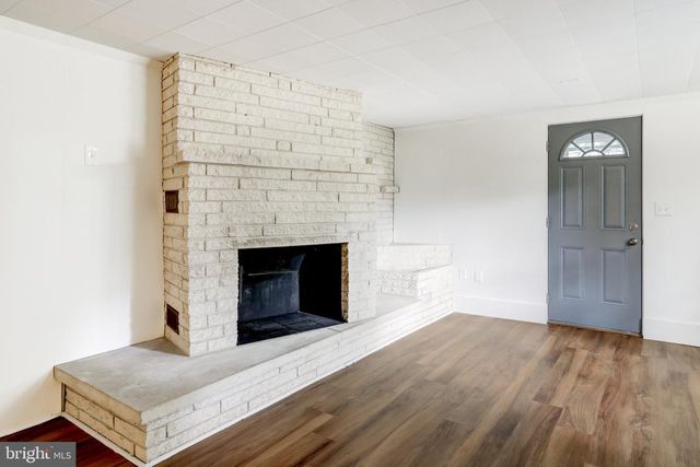2020 WINDING RD, York, PA 17408