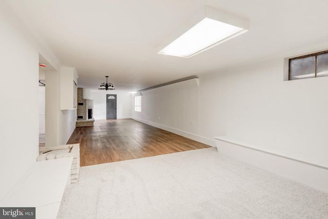 2020 WINDING RD, York, PA 17408
