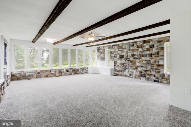 2020 WINDING RD, York, PA 17408