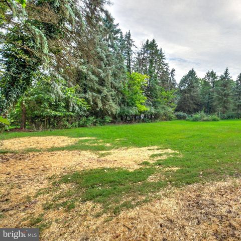 2020 WINDING RD, York, PA 17408