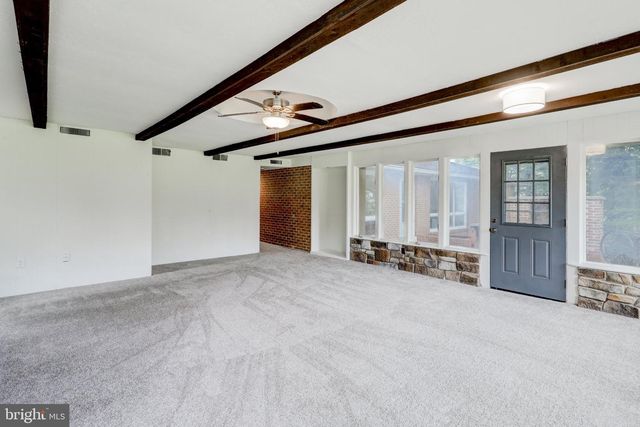 2020 WINDING RD, York, PA 17408