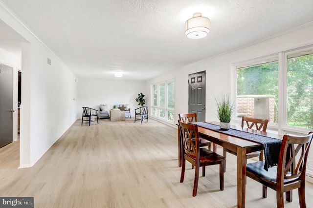 2020 WINDING RD, York, PA 17408