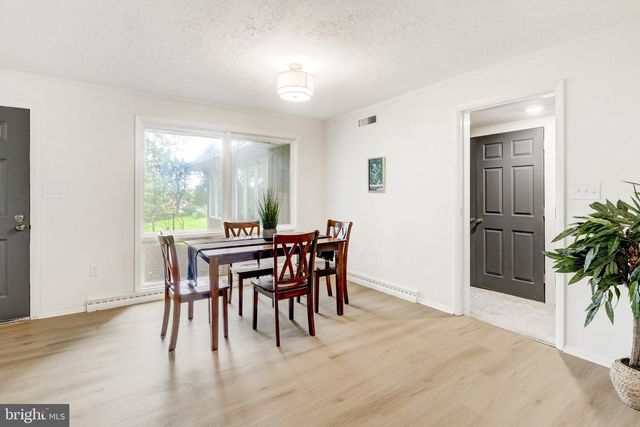 2020 WINDING RD, York, PA 17408