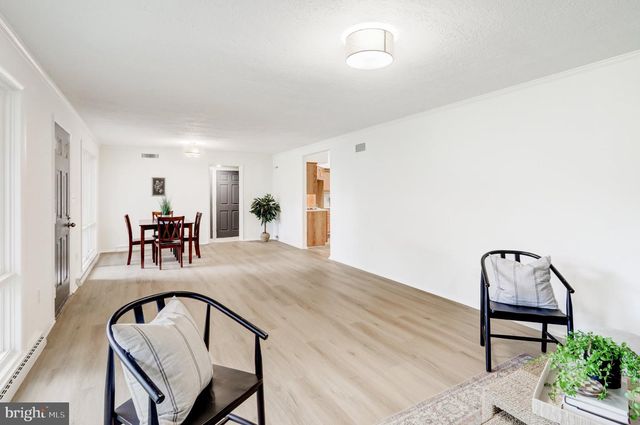 2020 WINDING RD, York, PA 17408