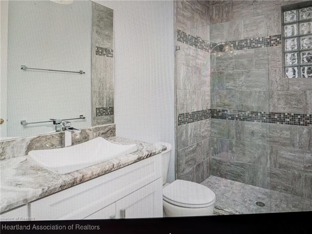 560 Sunset Pointe Drive, Lake Placid, FL 33852