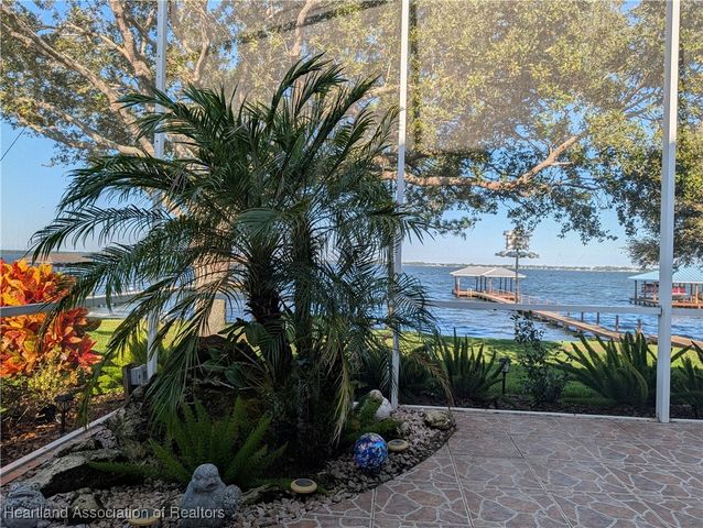 560 Sunset Pointe Drive, Lake Placid, FL 33852