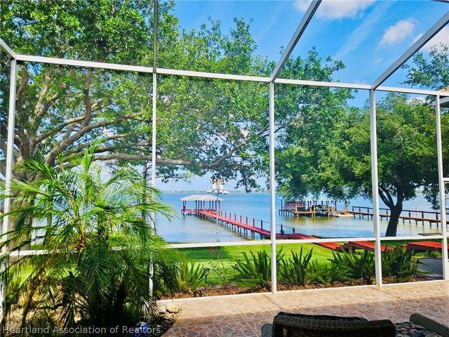 560 Sunset Pointe Drive, Lake Placid, FL 33852