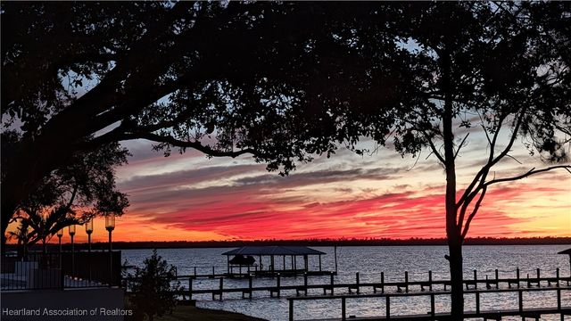 560 Sunset Pointe Drive, Lake Placid, FL 33852