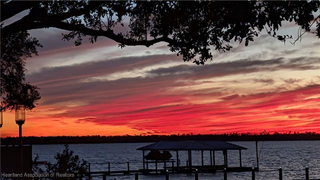 560 Sunset Pointe Drive, Lake Placid, FL 33852