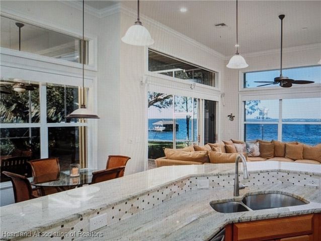 560 Sunset Pointe Drive, Lake Placid, FL 33852