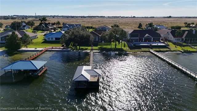 560 Sunset Pointe Drive, Lake Placid, FL 33852
