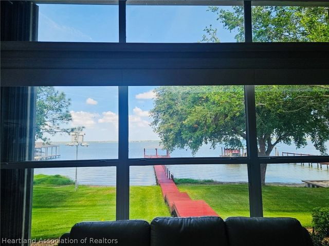 560 Sunset Pointe Drive, Lake Placid, FL 33852