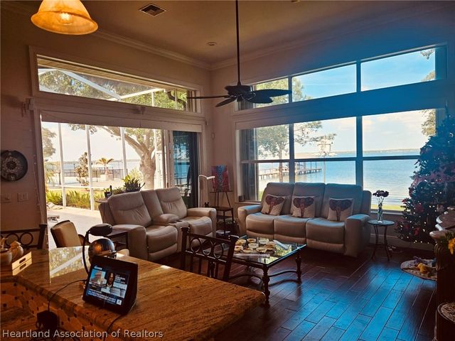 560 Sunset Pointe Drive, Lake Placid, FL 33852