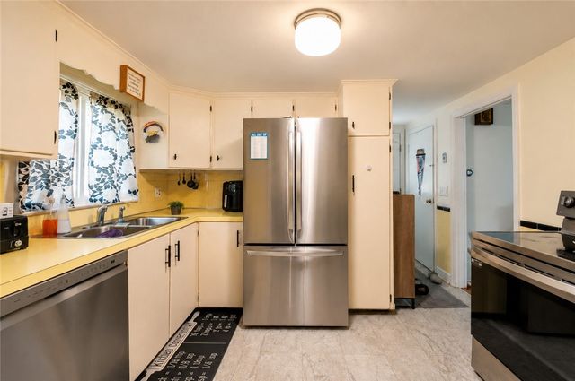 83 Harman Avenue, Seekonk, MA 02771
