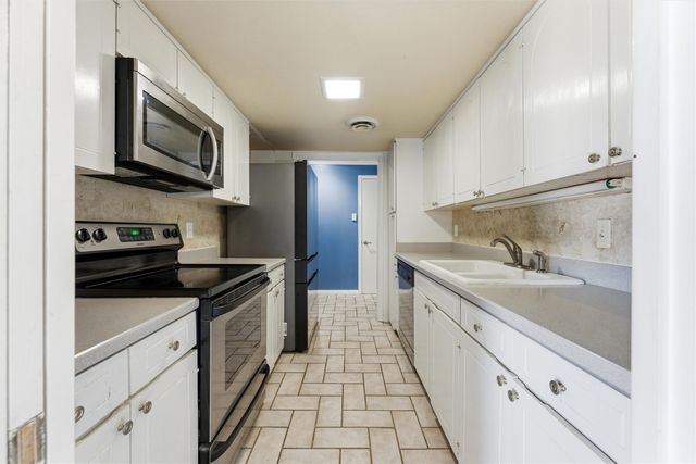 558 E Avenue J D, Grand Prairie, TX 75050