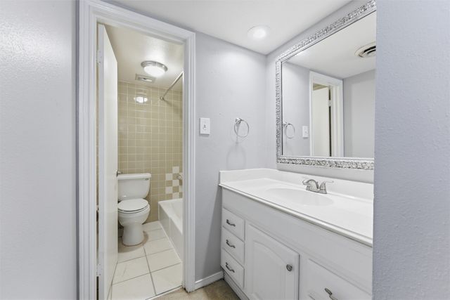 558 E Avenue J D, Grand Prairie, TX 75050