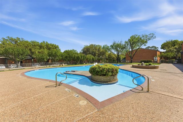 558 E Avenue J D, Grand Prairie, TX 75050