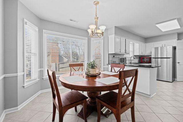 7964 DOVIE LN, Germantown, TN 38138