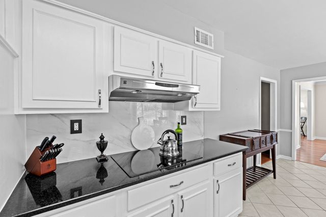 7964 DOVIE LN, Germantown, TN 38138