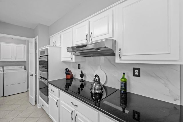 7964 DOVIE LN, Germantown, TN 38138