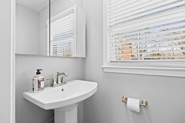 7964 DOVIE LN, Germantown, TN 38138