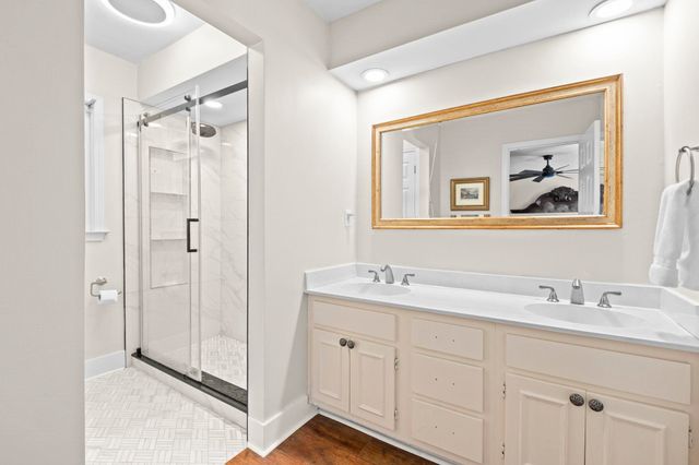 7964 DOVIE LN, Germantown, TN 38138