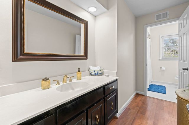 7964 DOVIE LN, Germantown, TN 38138