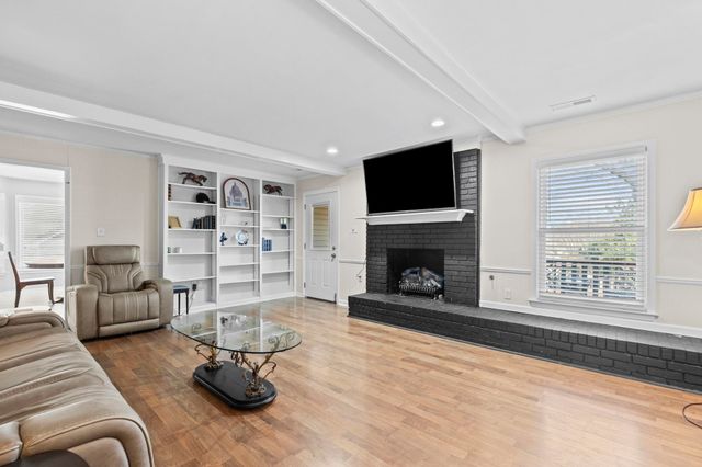 7964 DOVIE LN, Germantown, TN 38138