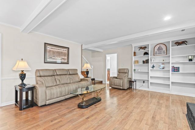 7964 DOVIE LN, Germantown, TN 38138