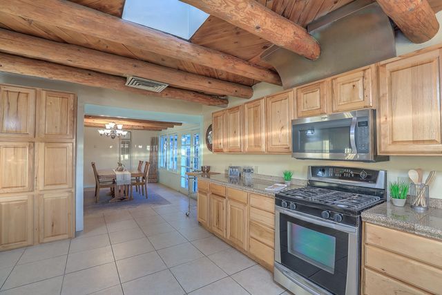 616 17th Street NW, Albuquerque, NM 87104